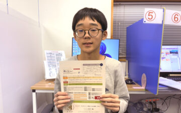 はなまるパソコン教室のゲームプログラミング講座に通う生徒がジュニア・プログラミング検定シルバー級に合格
