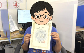 Scratchのゲームプログラミング講座に通う小学4年生がタイピングコンテストで銀賞を受賞した様子